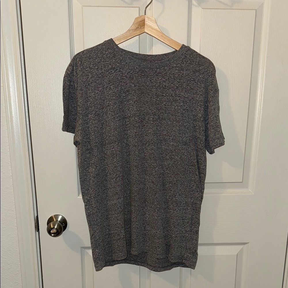 UNISEX Aeropostale gray basic pocket tee size medium